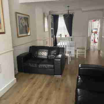 Impeccable 2-Bed House in Leytonstone East London Others