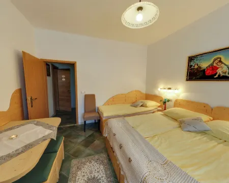 Mama's House Hotels in Kranj