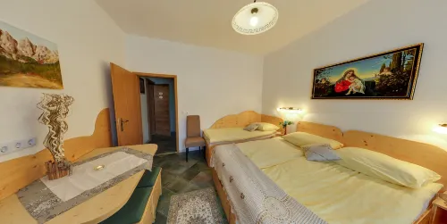 Mama's House Hotels in Godic