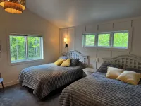 Freshly updated Luxury condo at Boyne Mountain Disciples Village.  616-822-4979