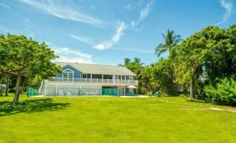 Baywatch Casa 3 Bedroom Home by Redawning