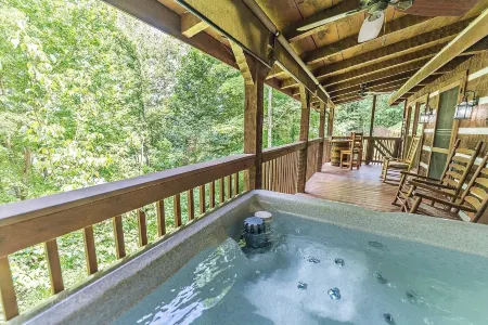 A Slice of Heaven 2 Bedroom Cabin by RedAwning