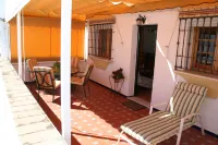Penthouse Sleeps 4 with Private Garden - Bintang 2