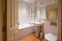 Crown Inn at Tolldown Hotel a Dyrham and Hinton