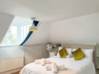 Arden Villa, Sleeps 8, Moments from the Golden Sandy Beach of Ryde