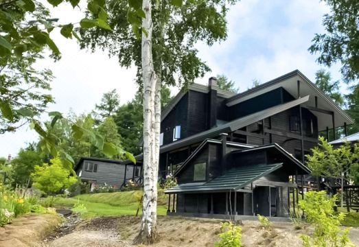 리츠 가든 니지의 외부 모습 및 정원