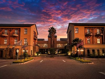 Tayfin Royale Hotel & Restaurant