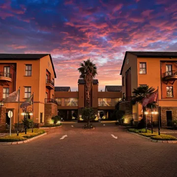 Tayfin Royale Hotel & Restaurant