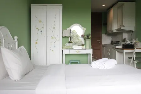 Stylish & Comfortable Studio at Beverly Dago Apartment