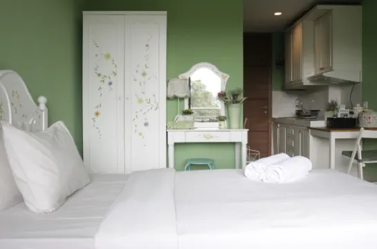 Stylish & Comfortable Studio at Beverly Dago Apartment