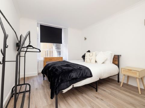 Joivy 3Br Flat in Haymarket with Free Parking