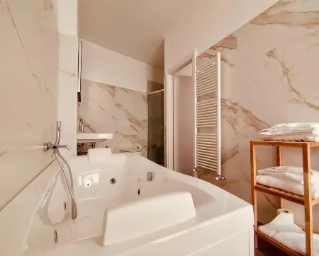 HH Hermoso Housing Asti Отели в г. Асти