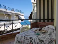Daphnus Apartment in Agios Konstantinos Hotels in Molos-Agios Konstantinos