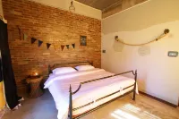 Above the Sea Guesthouse Hoteles en Mae Sariang