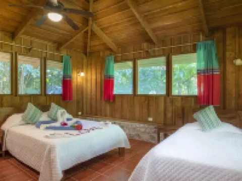 エスキナース レインフォレスト ロッジ ゴルフィトのホテル