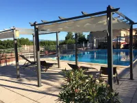 Mont Bouquet Lodge-Résidence Hôtelière - Swimmingpools