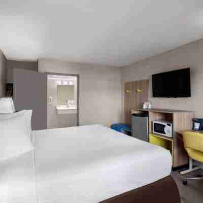 Days Inn by Wyndham Las Vegas Airport Near the Strip Rooms