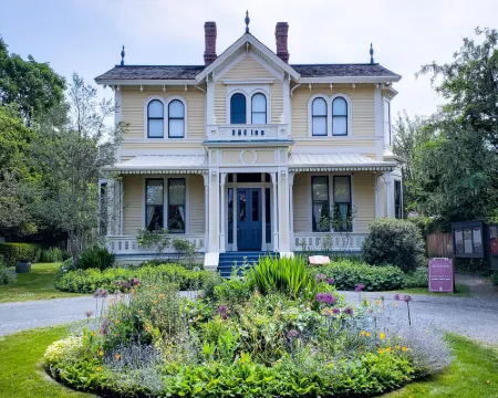 James Bay Inn Hotel, Suites & Cottage Hotels in Victoria