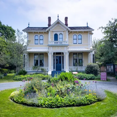 James Bay Inn Hotel, Suites & Cottage Hotel a 