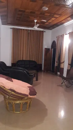 Roo Neeroga Отели рядом с достопримечательностью «Marawila Beach»