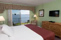 Palm Beach Waterfront Suites - parking