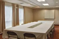 รามาดา บายวินด์แฮม สนามบินซีแทค