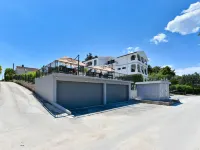 Mediterraneo Garden Apartments Hotels in Petrčane