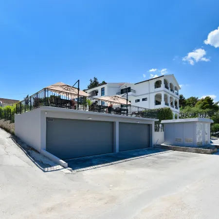 Mediterraneo Garden Apartments