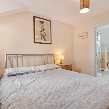 Arcadia House - Lovely Apartment Close to Beaches Harbour and Town Centre
