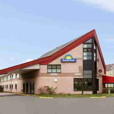 Days Inn by Wyndham Trois-Rivieres Hotel Exterior