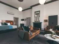 Maylands Lodge Hotels near Tabor College