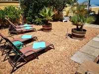 A Vue Guesthouse Hotels near Somerset Value Mart
