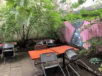 Pensione Popolo Hôtels à proximité de : 35 Port Royal Montréal