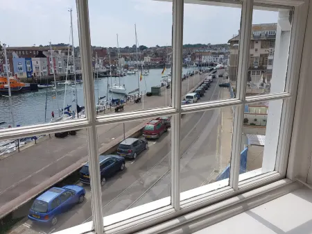 Beach View Guesthouse Отели рядом с достопримечательностью «Уэймут Бич»