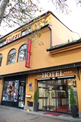 Garni Hotel Planeta Inn - Quầy Bar