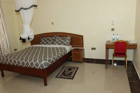 Gees Inn Отели в г. Накуру