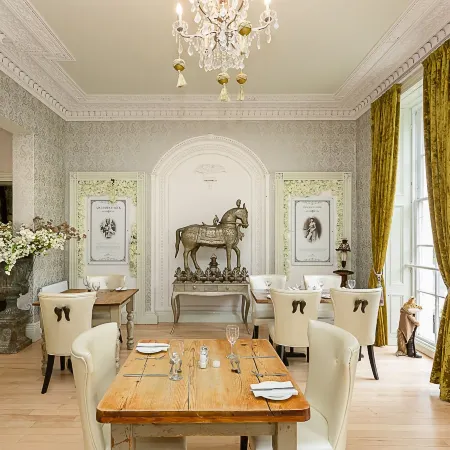 RainHill Hall Hotel Отели рядом с достопримечательностью «Ноузли-роуд»