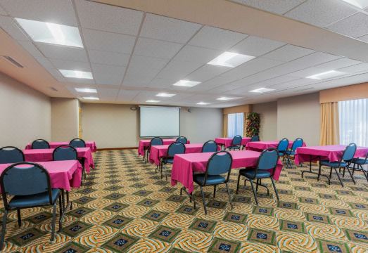 6. 햄프턴 인 산마..