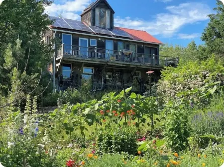 Welcoming 4 bed Loft on Organic Farm--Near MDI & Wilderness