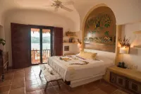 La Casa Que Canta - balcony