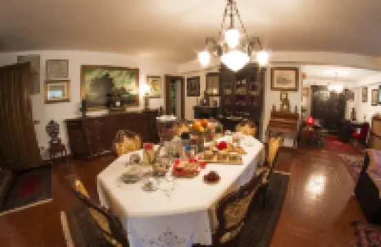 ลักเชอรี่ บีแอนด์บี