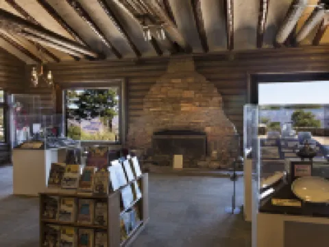Bright Angel Lodge – Inside the Park Hotele w: Coconino County