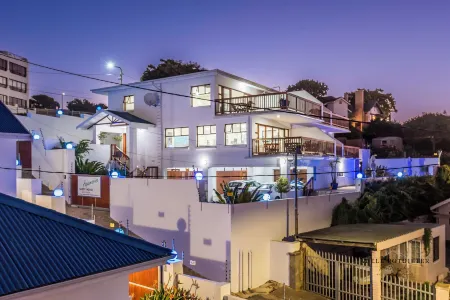 Aquamarine Guest House Отели рядом с достопримечательностью «Post Office Tree»