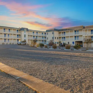 Drifting Sands Oceanfront Hotel