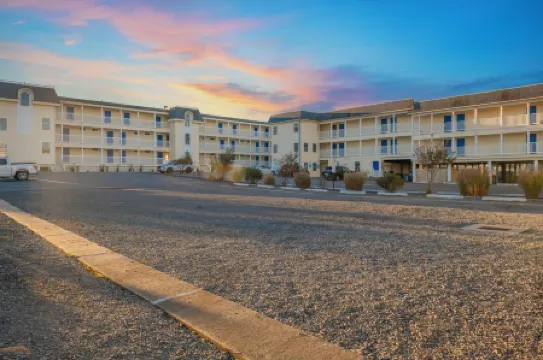 Drifting Sands Oceanfront Hotel