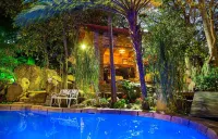 Beetleloop Guest House - Pools