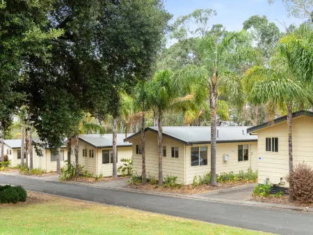 Blue Lake Holiday Park Отели рядом с достопримечательностью «Кейв Гарден»