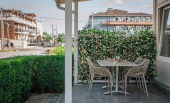 Elizabeth Queen Luxury Rooms