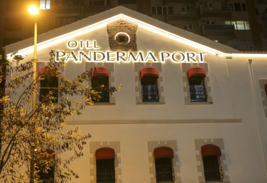 판데르마 포트 호텔