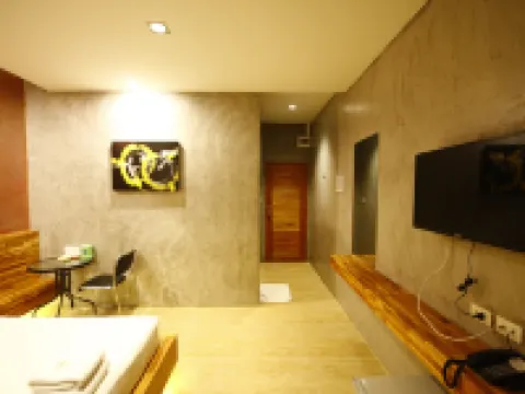 Suanmaithara Resort Hotels near Wat Sothon Wararam Worawihan